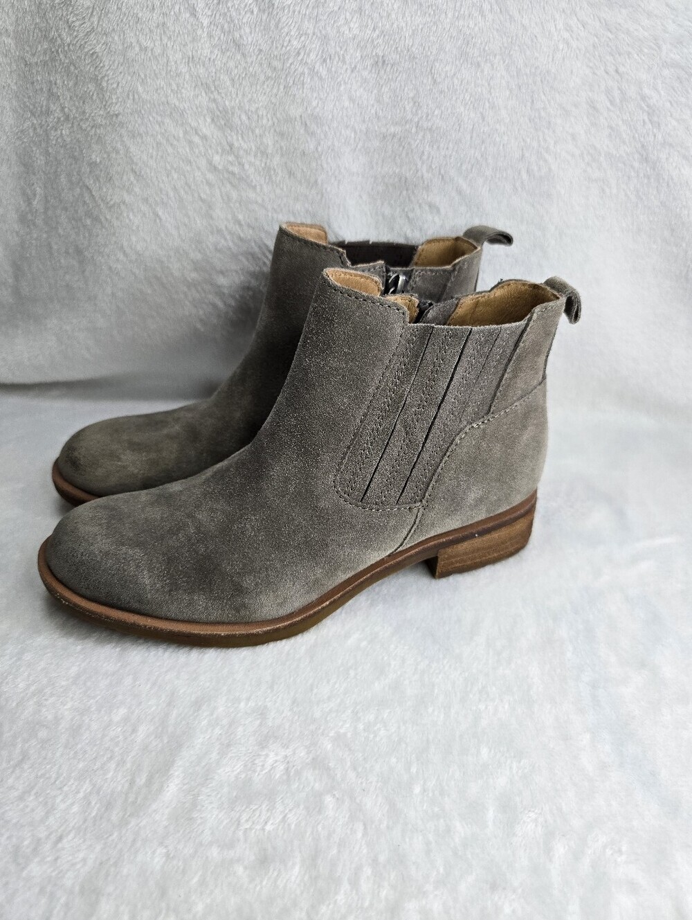 Söfft Bellis III Taupe Grey Leather Suede Ankle Booties Womens size 6